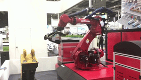 米乐m6中厚板焊缝清理机器人工程师系统.gif