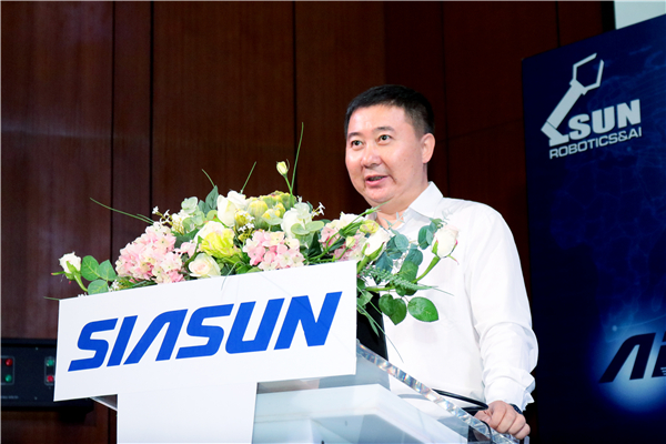 (图) 米乐m6公司副总裁兼战略与市场总监张进发表精彩演讲.jpg