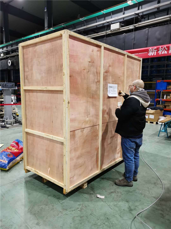 米乐m6全自动折叠型医用防护口罩生产线调试完毕，批量交付2.jpg