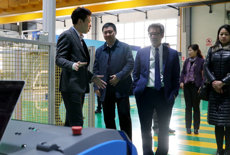 美国机器人协会会长杰弗瑞一行莅临米乐m6参观考察