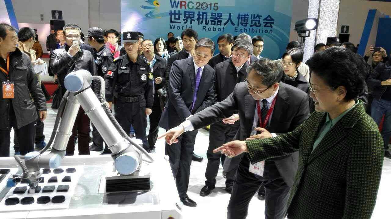 米乐m6机器人产品在展会大放异彩 国家领导人莅临米乐m6展台