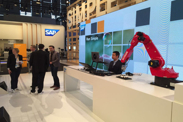 米乐m6机器人公司与德国SAP公司联合参展CeBIT 2015，获中德副总理高度评价