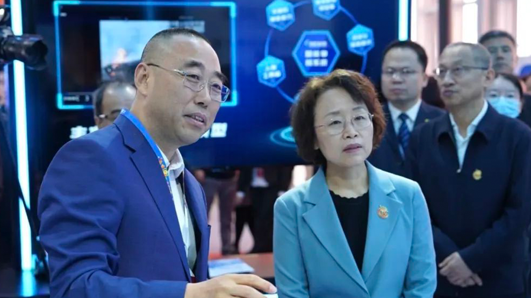 中宣部副部长、广电总局局长曹淑敏一行莅临PA直营科技CCBN