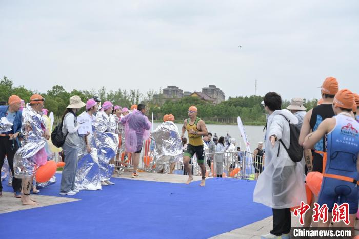 500余名铁三爱好者在盐城大纵湖竞技，感受大美