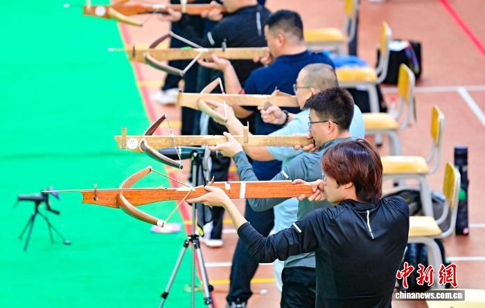 00后射弩新星盛钢斩获民族传统弩男子立姿冠军