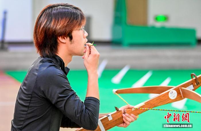 00后射弩新星盛钢斩获民族传统弩男子立姿冠军