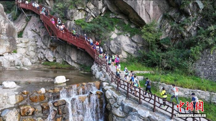 2025年五岳寨越野赛千人参赛 男女冠军诞生