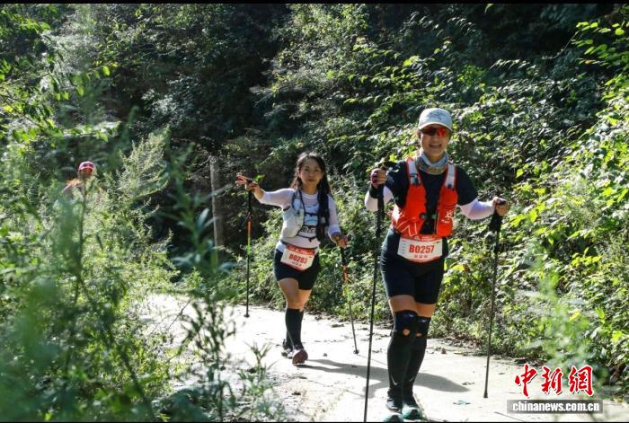 2025年五岳寨越野赛千人参赛 男女冠军诞生