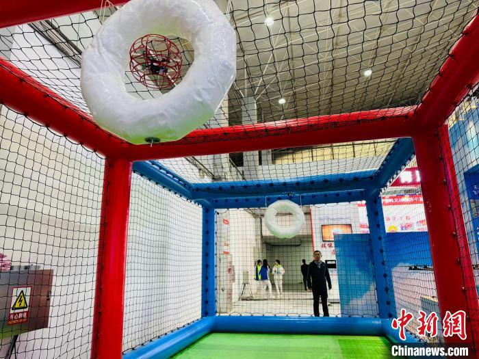 无人机足球首秀青海职技大赛 智能运动点燃低空