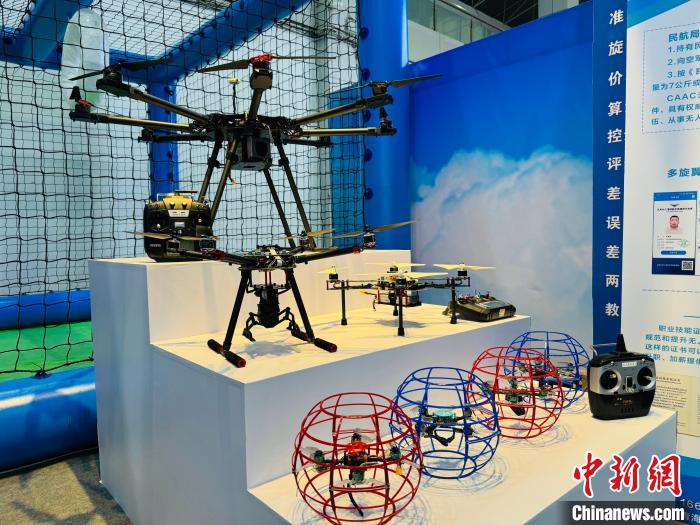 无人机足球首秀青海职技大赛 智能运动点燃低空