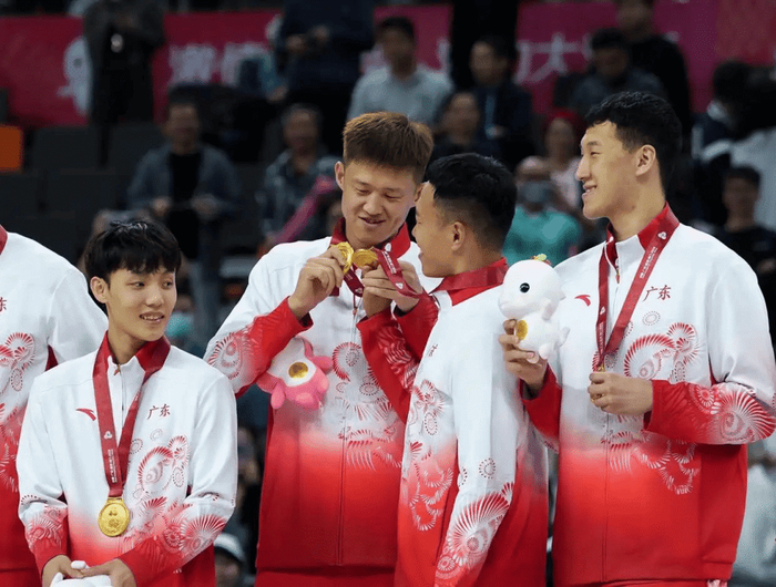 NBA总冠军奖金约800万美元，远低于CBA亿元重奖