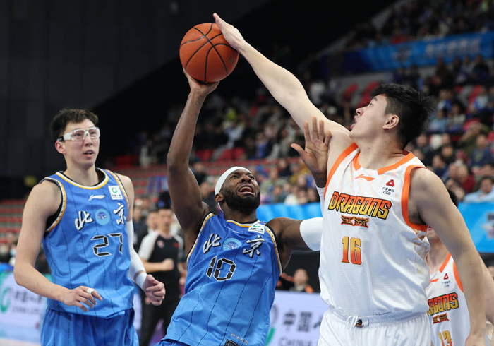 NBA总冠军奖金约800万美元，远低于CBA亿元重奖