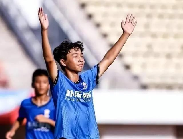 14岁中国边锋李昊炎加盟巴萨U15梯队开启拉玛西亚