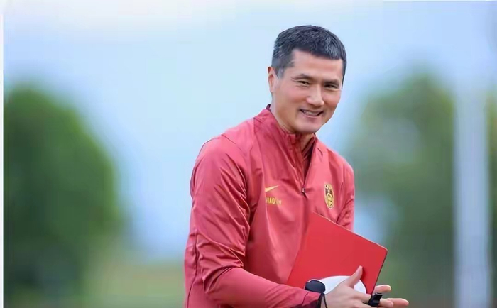 拜合拉木搅局喀麦隆赛：红牌怒斥掀翻对手防线