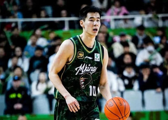 青岛双杀同曦逆转取胜 末节关键球锁定胜局