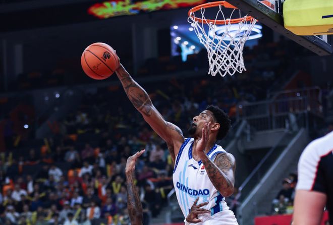 青岛双杀同曦逆转取胜 末节关键球锁定胜局